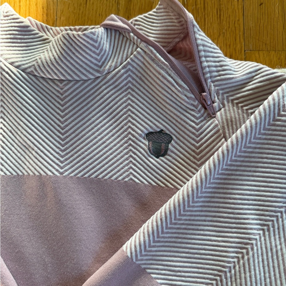 Levelwear women’s golf quarter zip with oak hill logo